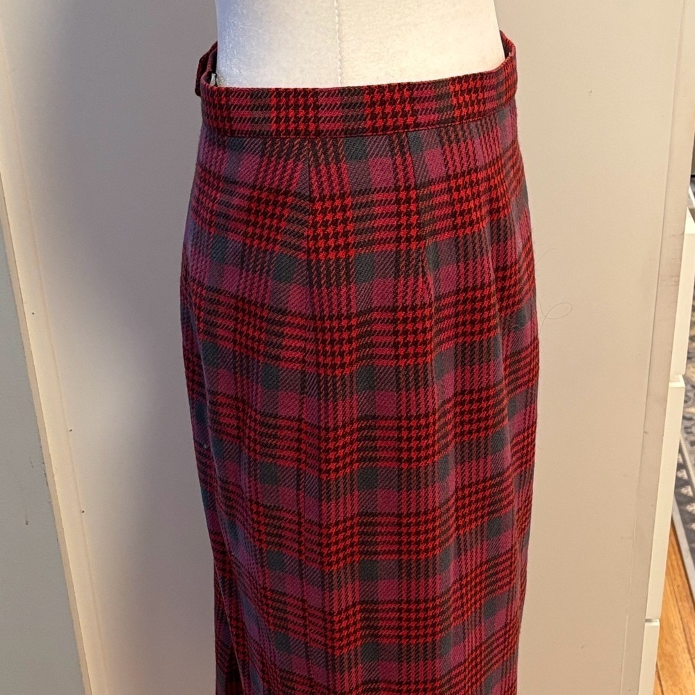 Vintage Jimmy Hourihan wool skirt with satin lining. Made in Ireland. size 8/10. - Picture 4 of 10